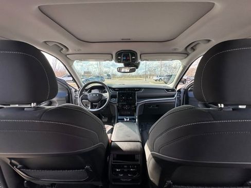 Used 2024 Jeep Grand Cherokee Laredo X image 26