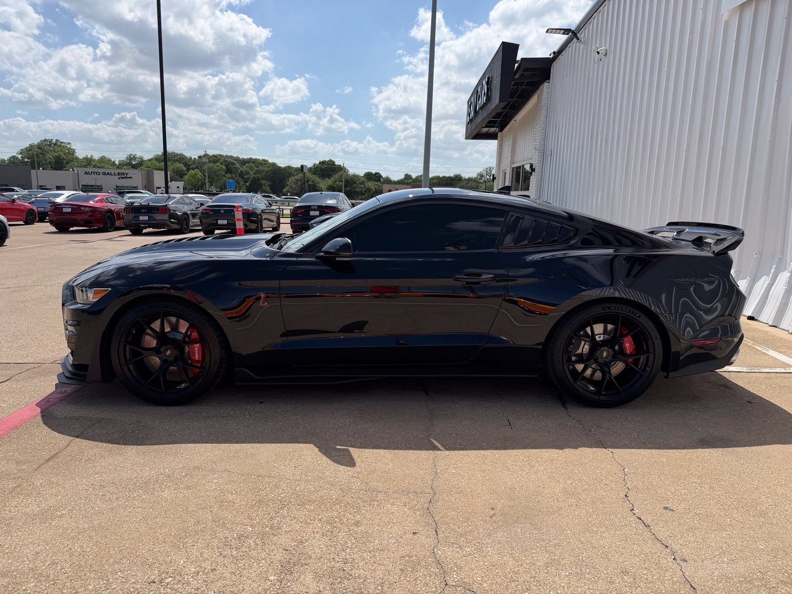 Used 2021 Ford Mustang Shelby GT500 w/ Technology Package RWD image 3