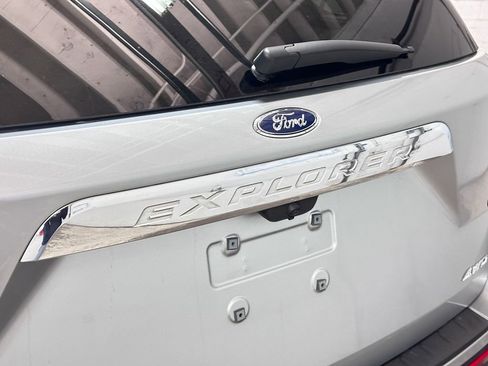 Certified 2022 Ford Explorer XLT w/ Equipment Group 202A image 18