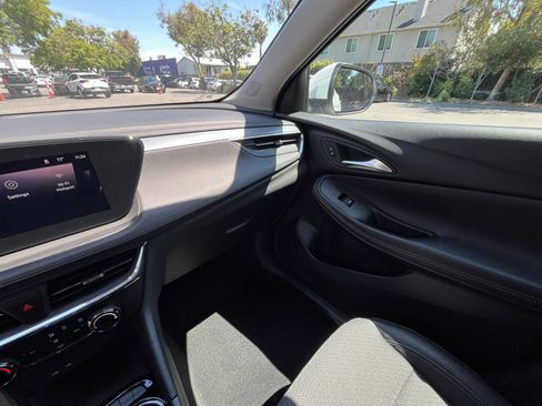 Used 2025 Buick Encore GX Preferred FWD image 29