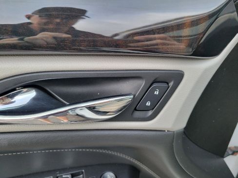 Used 2014 Cadillac SRX Luxury image 7