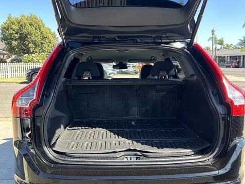 Used 2017 Volvo XC60 T5 w/ Tailgate Package FWD image 12