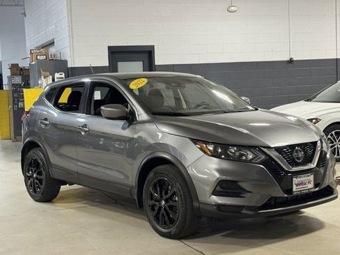 Used 2022 Nissan Rogue Sport S image 2