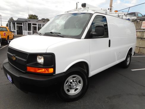 Used 2016 Chevrolet Express 2500 w/ Cold Climate Package RWD image 3