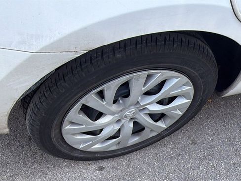 Used 2019 Toyota Corolla LE image 9