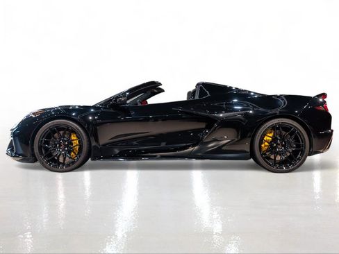 Used 2025 Chevrolet Corvette Z06 w/ Stealth Interior Trim Package RWD image 8