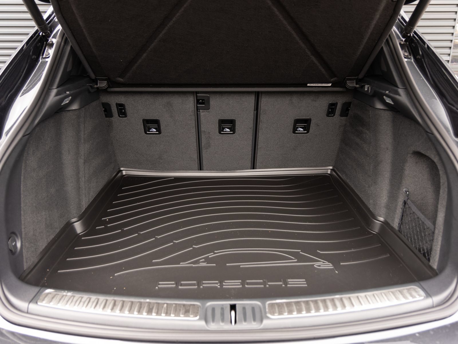 Certified 2026 Porsche Macan AWD/4WD image 28