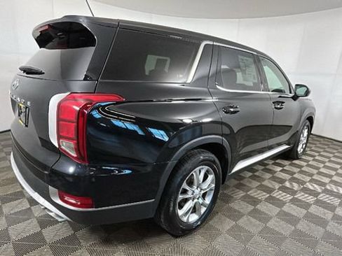 Used 2022 Hyundai Palisade SE FWD image 3