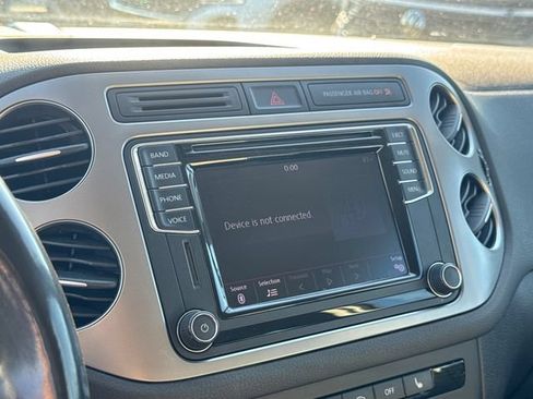 Used 2017 Volkswagen Tiguan S AWD/4WD image 18