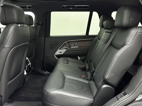Used 2025 Land Rover Range Rover Long Wheelbase SE image 29