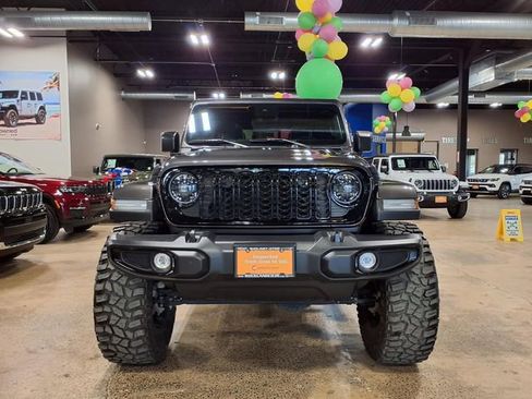 Used 2024 Jeep Gladiator Sport AWD/4WD image 3