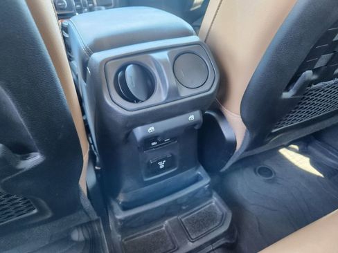 Used 2022 Jeep Wrangler Unlimited Rubicon 4xe w/ Cold Weather Group AWD/4WD image 34