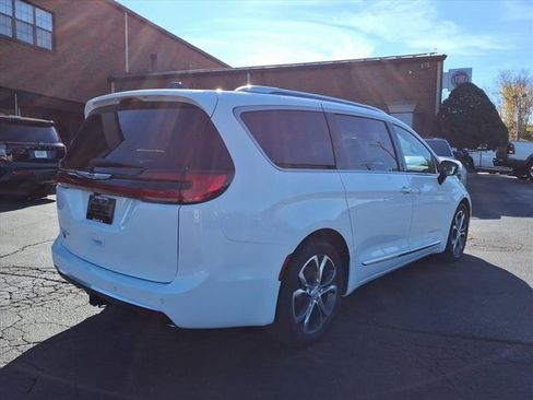 New 2026 Chrysler Pacifica Pinnacle image 3