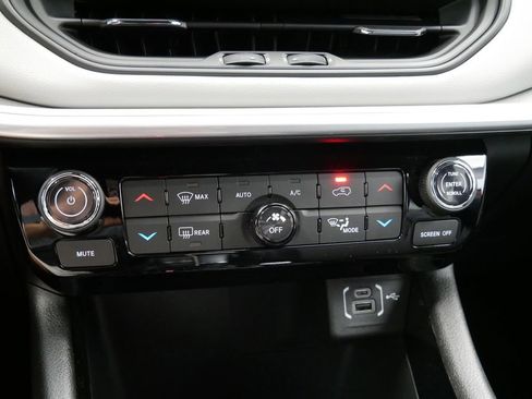 New 2025 Jeep Compass Limited image 34