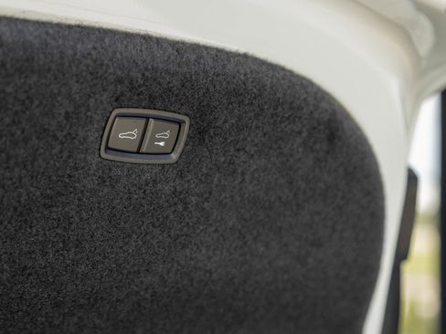 Used 2024 Porsche Taycan GTS image 31