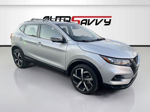 Used 2022 Nissan Rogue Sport SL FWD image 1