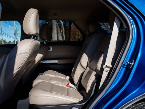 Certified 2022 Ford Explorer XLT w/ Equipment Group 202A image 17