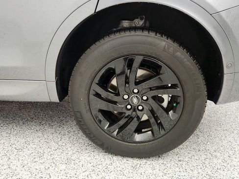 Used 2025 Land Rover Discovery Sport S image 9