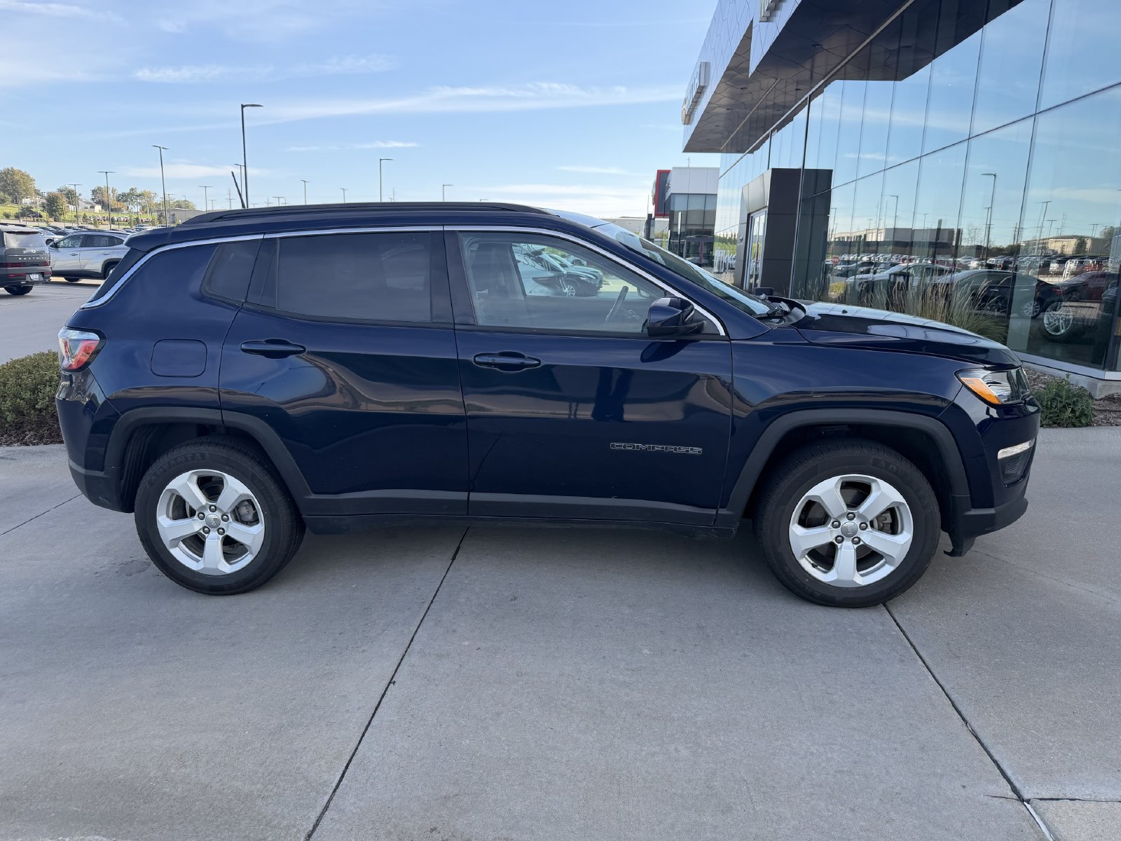 Used 2018 Jeep Compass Latitude w/ Popular Equipment Group AWD/4WD image 5
