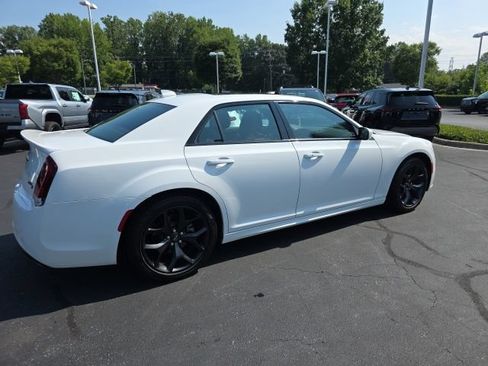 Used 2022 Chrysler 300 S w/ Comfort Group RWD image 7