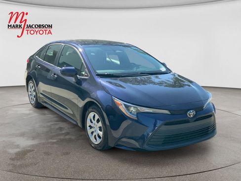 Used 2024 Toyota Corolla LE FWD image 3