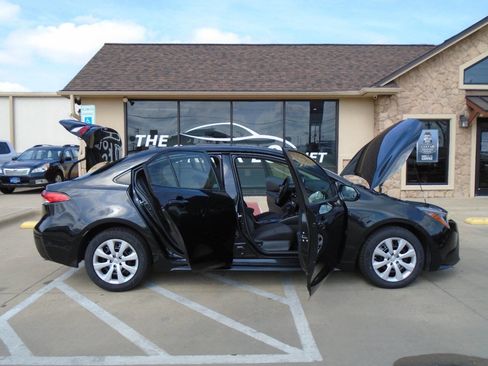 Used 2020 Toyota Corolla LE image 21