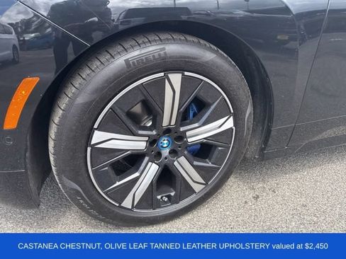 Used 2022 BMW iX xDrive50 w/ Sport Package AWD/4WD image 4