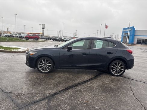 Used 2018 MAZDA MAZDA3 Touring image 2