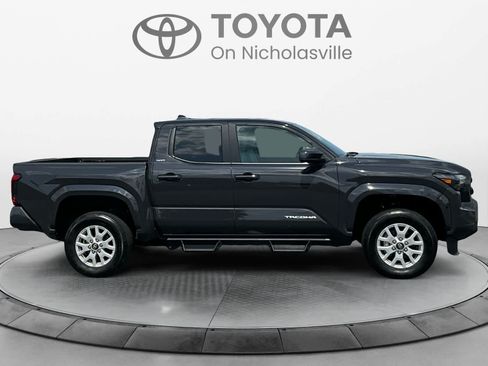 Used 2025 Toyota Tacoma SR5 AWD/4WD image 6