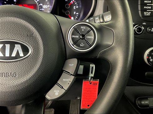Used 2016 Kia Soul FWD image 12