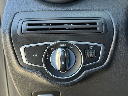 Used 2022 Mercedes-Benz GLC 300 image 27