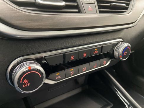 Used 2024 Nissan Altima 2.5 SV image 31