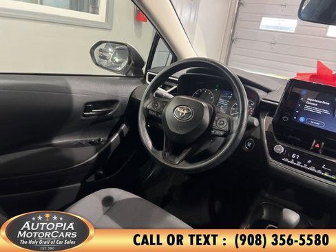 Used 2025 Toyota Corolla LE w/ Convenience Package image 23