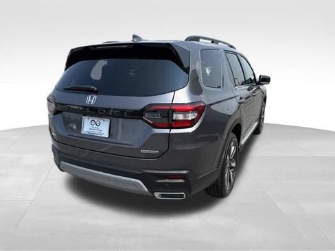 Certified 2025 Honda Pilot Touring image 8