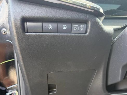 Used 2025 Nissan Kicks SR w/ SR Premium Package AWD/4WD image 14