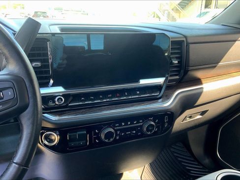 Used 2022 GMC Sierra 1500 SLE w/ Preferred Package AWD/4WD image 6