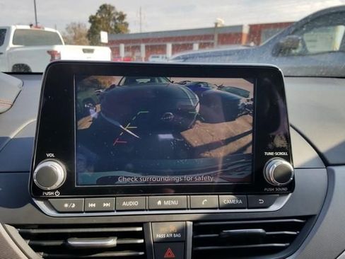 New 2025 Nissan Altima 2.5 SR image 13