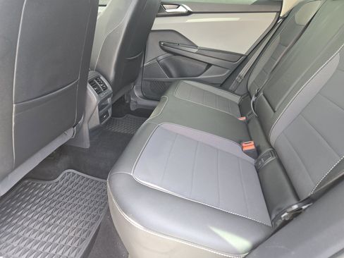 Used 2023 Volkswagen Taos SE image 33