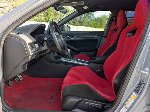 Used 2023 Honda Civic Type R image 9