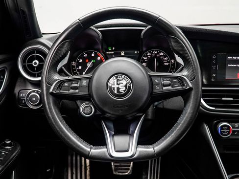 Used 2022 Alfa Romeo Giulia Veloce image 16