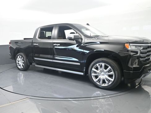 Used 2023 Chevrolet Silverado 1500 High Country w/ High Country Premium Package AWD/4WD image 8