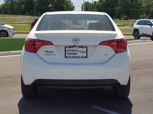 Used 2018 Toyota Corolla SE FWD image 3