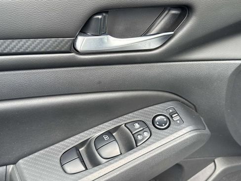 Used 2024 Nissan Altima 2.5 SV image 18
