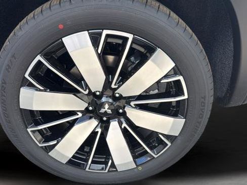 New 2026 Mitsubishi Outlander SEL image 32