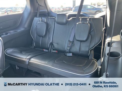 Used 2025 Chrysler Pacifica Limited FWD image 6