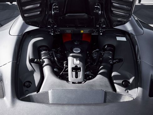 Used 2022 Ferrari F8 Tributo image 31