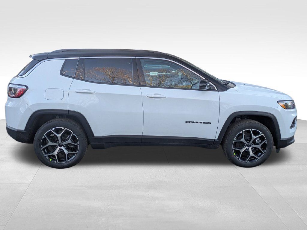 Used 2026 Jeep Compass Limited AWD/4WD image 2