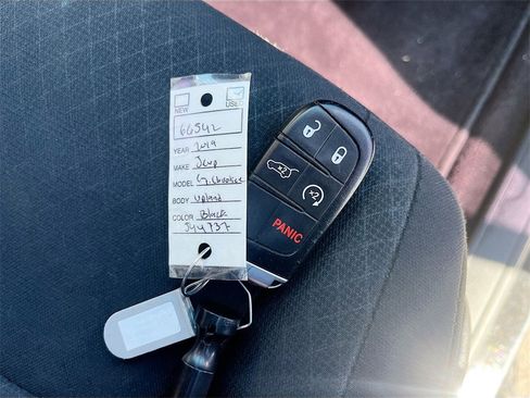 Used 2019 Jeep Grand Cherokee Laredo image 32