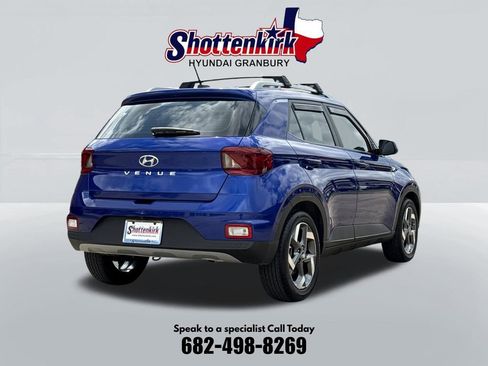 Certified 2025 Hyundai Venue Limited FWD image 6