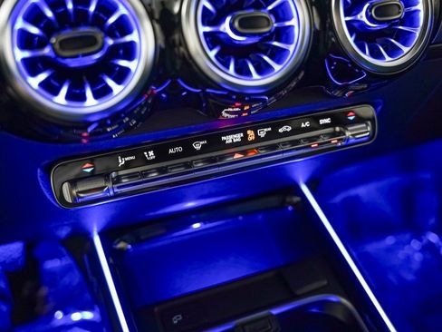 Certified 2022 Mercedes-Benz GLB 250 w/ Premium Package Lite image 23